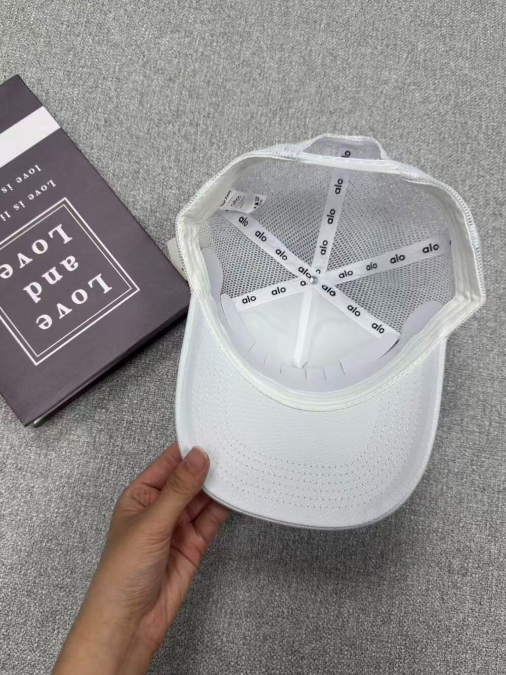 Summer sun hat Alo Yoga☀️District Trucker Hat White NWT Unisex Style - Picture 2 of 5